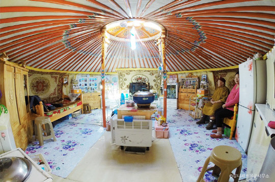 BGF리테일이 몽골에 친환경 게르를 짓는 사업을 지원한다. <BGF리테일 제공>